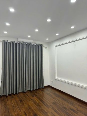 Cho thuê nhà ngõ 42 định công thượng,35m2x4 tầng, 4 ngủ, 6614683