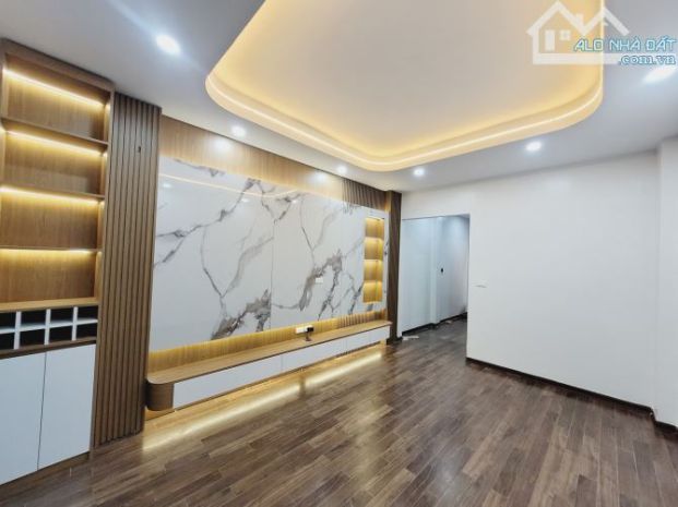Bán nhà phố cầu giấy  46m² x 5 tầng  ô tô  kinh doanh 6617094