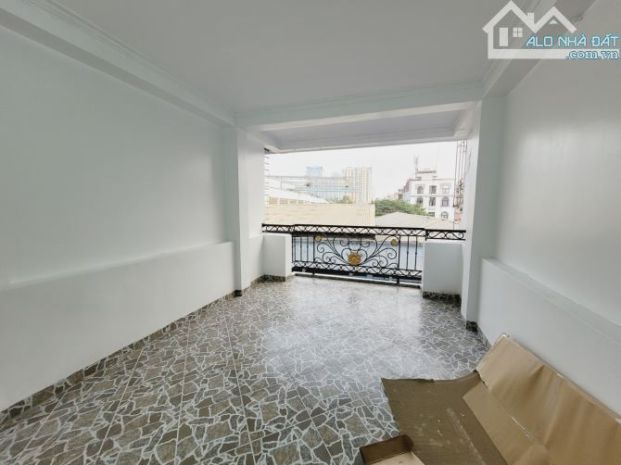 Bán nhà phố cầu giấy  46m² x 5 tầng  ô tô  kinh doanh 6617095