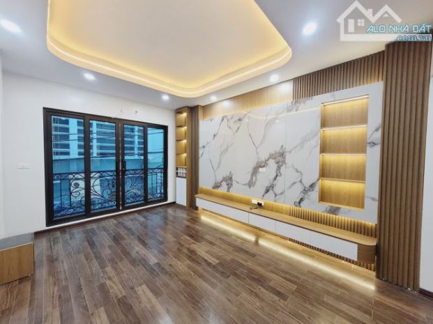 Bán nhà phố cầu giấy  46m² x 5 tầng  ô tô  kinh doanh 6617097