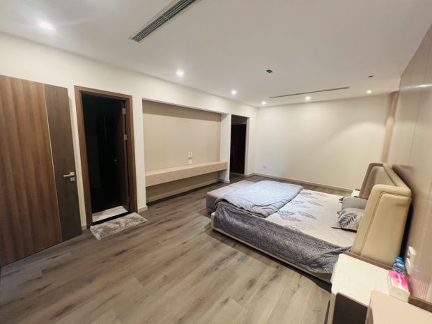 Lâu đài sang chảnh giữa lòng giang biên  nhỉnh 260trm² 6621934