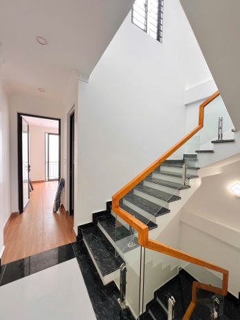 Bán nhà 4 tầng mới xây  văn cao phố tây  sân cổng rộng 6621982
