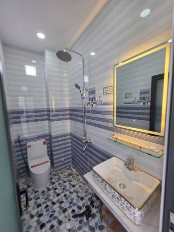 Nhà mới mt 5 tầng sàn 246m2, đ.6m  diên hồng bt 6625297