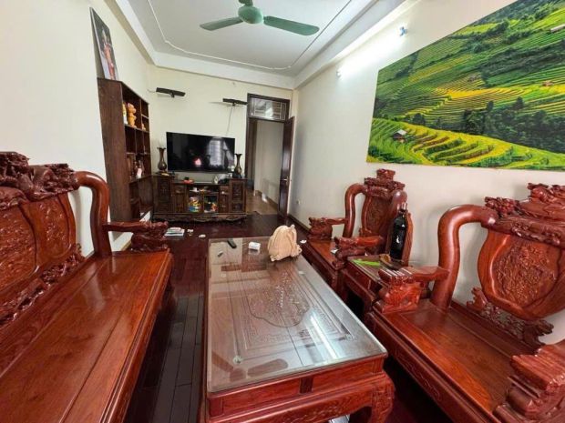 Chỉ nhỉnh 10 tỷ  nhà 5 tầng phân lô tt cầu đường kiến hưng 6629107