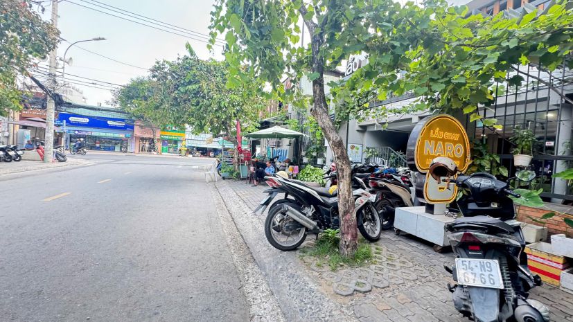 Bán nhà mặt tiền , lô gốc tân quy quận 7
 270m2 , 2 lầu , 6629904