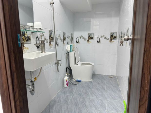 Cho thuê nhà nguyên căn mặt tiền phù hợp làm văn 6639847