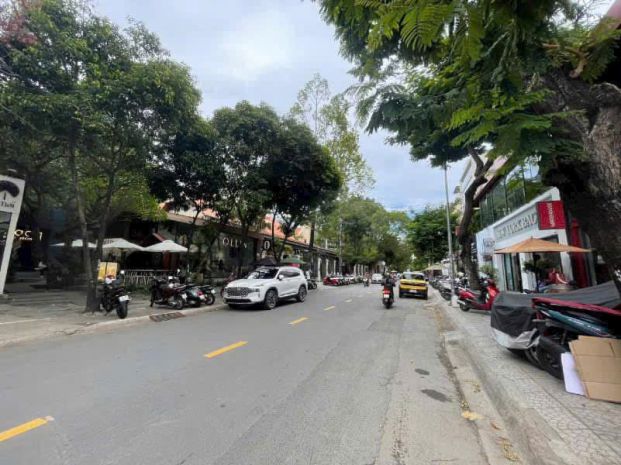 108 quốc hương, thảo điền
-q2 ,  diện tích cn 113,2m2
- giá 6643452