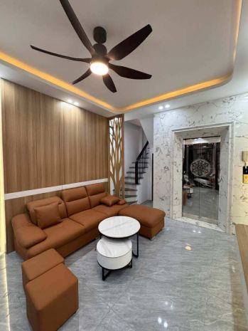 Tt hai bà trưng, nhà 5 tầng thang máy mới tinh, lô góc , 6647447