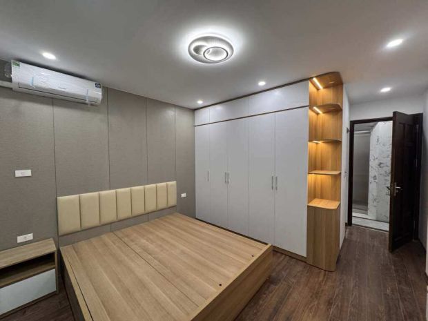 Tt hai bà trưng, nhà 5 tầng thang máy mới tinh, lô góc , 6647449