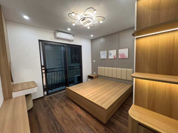 Tt hai bà trưng, nhà 5 tầng thang máy mới tinh, lô góc , 6647475