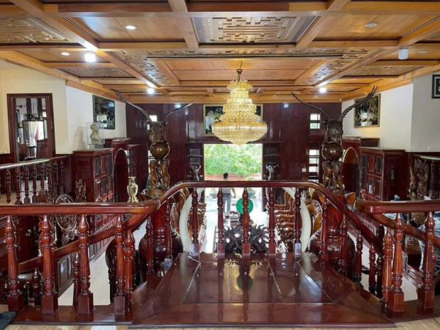 Bán gấp biệt thự gỗ q8 , 860m2 , ngang 30m
gồm hầm, lửng, 2 6648267
