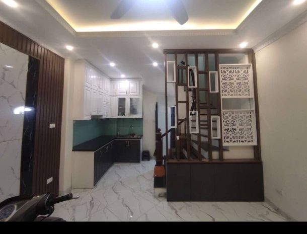 Cho thuê nhà ngõ đê tô hoàng, 5 tầng x 30m2, 3 ngủ, 13 6651609