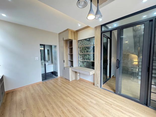 Hiếm. bán nhà nguyễn văn cừ lb 52m2, 5t, ô tô đỗ cửa, dân 6653345