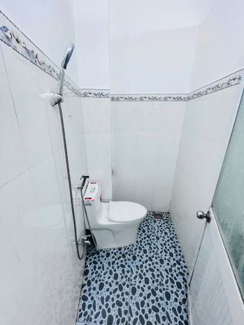 Nhà 2 tầng nở hậu hẻm xe ba gác đường cao lỗ p4q8. giá : 6655312
