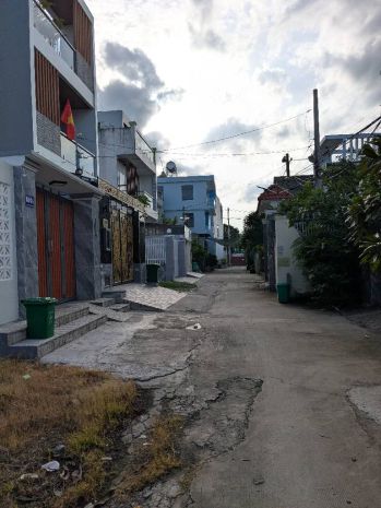 Bán lô đất đẹp  ngay chợ hưng long  sổ riêng  giá tốt 6659627