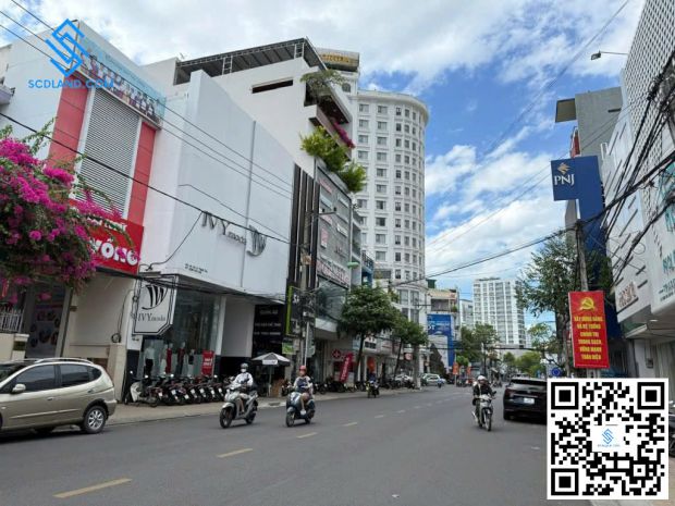 Cho thuê nhà nguyên căn mặt tiền lý thánh tôn  trung tâm 6664380