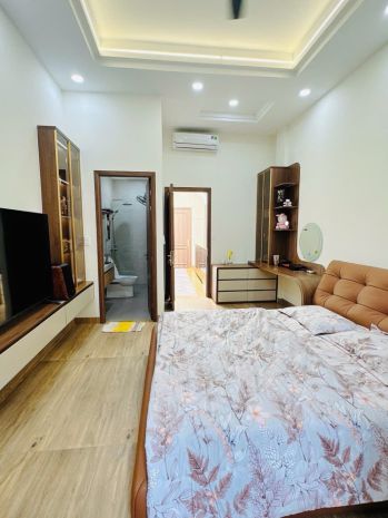 Bán nhà mặt tiền đường huyền quang, quận 1 ngang 4m dài 15m 6665992