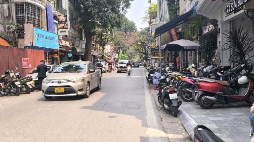 Bán nhà mặt phố đặng thùy trâm  vỉa hè - kinh doanh cực 6668211