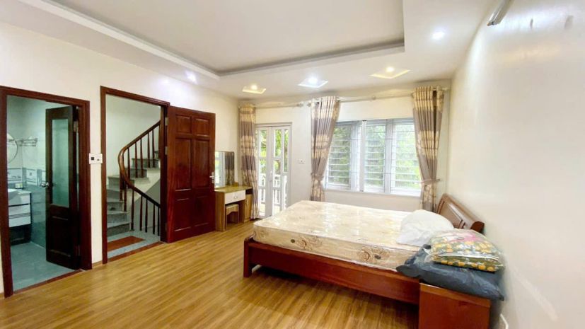 Tây hồ, hàng hiếm, 6 tầng, thang máy xịn, 2 phút là ra hồ 6668336