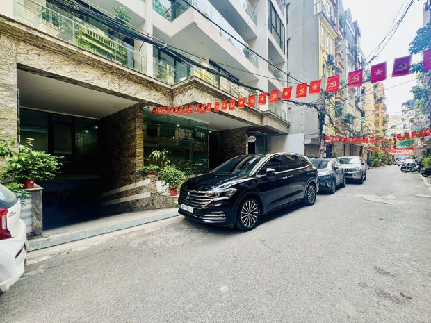 Tòa văn phòng siêu vip lạc long quân, 288m2 8t mt khủng 6668977