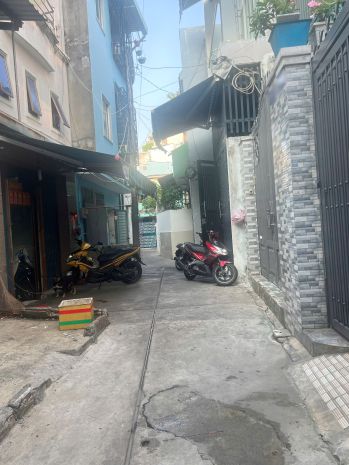 Bán nhà nát 5x18m nh l 8m gần bờ kè lò gốm. 5.5 tỷ 6670053