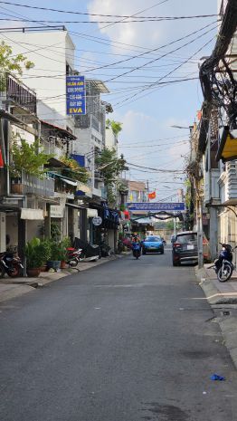 Sát mặt tiền trung tâm q4 
ngang 4.5 x16 m
nhà đúc bê 6670123