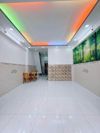 Sát mặt tiền trung tâm q4 
ngang 4.5 x16 m
nhà đúc bê 6670124