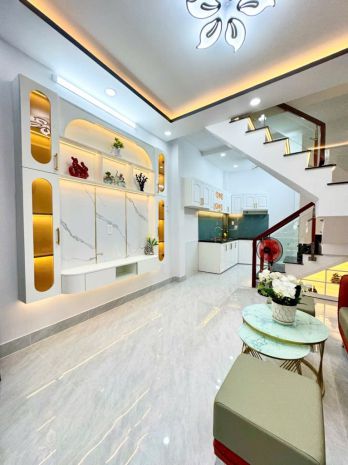 Nhà 2 tầng, full nội thất mới, ban công thoáng - huỳnh tấn 6672461