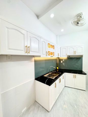 Nhà 2 tầng, full nội thất mới, ban công thoáng - huỳnh tấn 6672463
