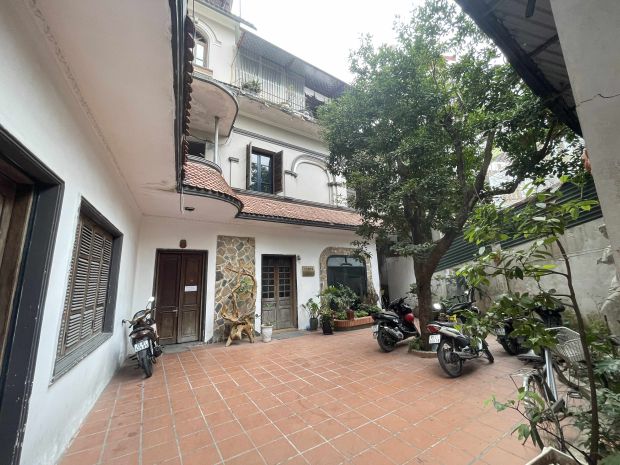 Bán 1200m2 đất tặng biệt thự mặt phố đội cấn phường ngọc hà 6672876