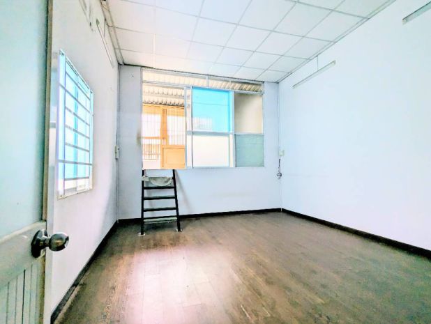 Lạc long quân, p10, tb  căn góc 2 tầng  đường 6m  xe hơi 6674547