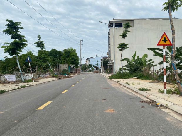 Bán lô đất dãn dân  lãm trại  p. nam sơn  bắc ninh 6676619