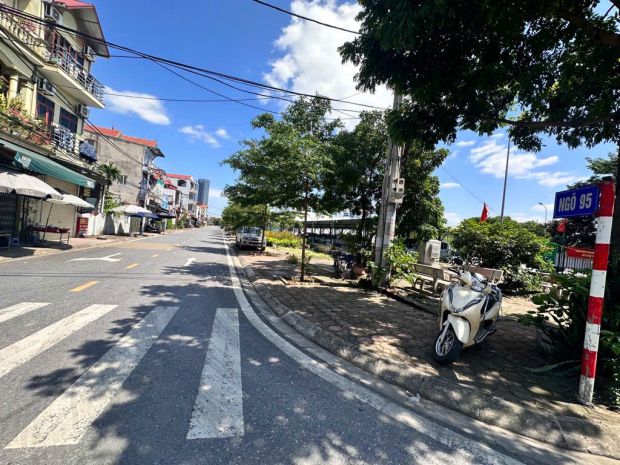 Bùm  bùm  bùm 

*siêu đẹp đất gia lâm - ô tô gần đất - 6676831