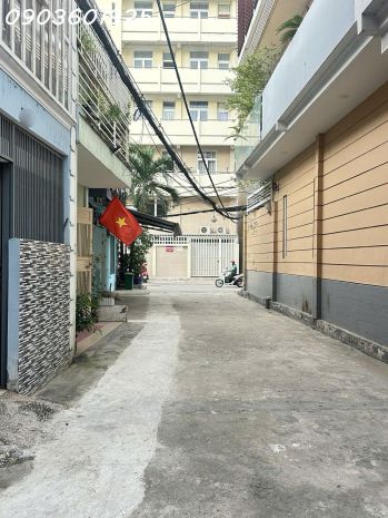 Hẻm xe tải -  sát vách quận 1 - vinhome ba son  vuông vức 6677036