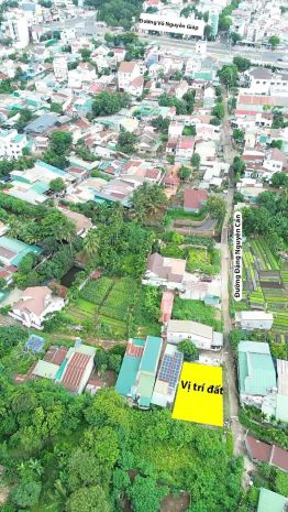 4 lô liền kề mặt tiên đường đặng nguyên cẩn
cách đại lộ võ 6687337
