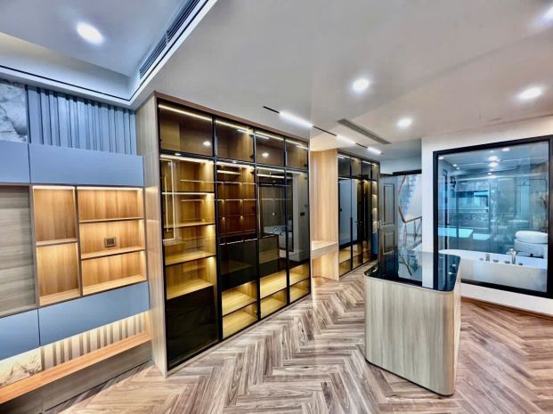 Mặt phố nguyễn văn cừ  7 tầng thang máy  2 mặt thoáng 6688330