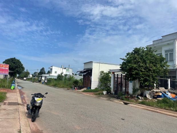 Đất ngộp ra gấp lô cạnh kcnc kđt 6691819