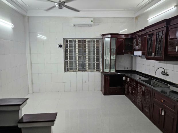 Cho thuê nhà 4,5 tầng mặt phố 92a nguyễn văn trỗi, q thanh 6699940