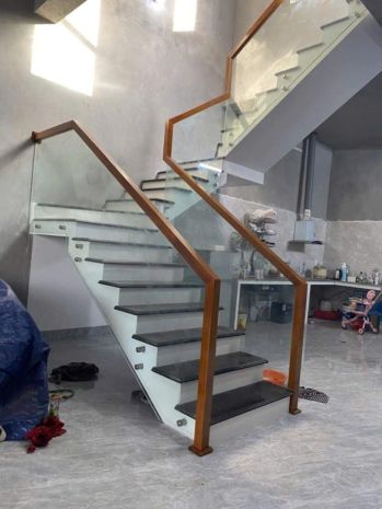 Mình cho thuê nhà hai cửa đi, mới, trúc bạch vỉa hè 99m2* 6702160