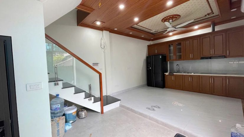 Nhà mới full nội thất phố hoa lâm 31m2 x 5 tầng mặt tiền 6703844