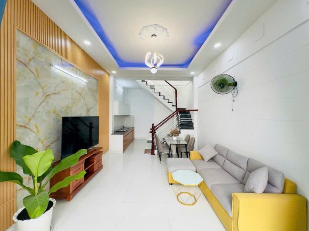 Nhà nở hậu 2 tầng hẻm xe tải dtsd 70m2  lê văn khương q12 6704581