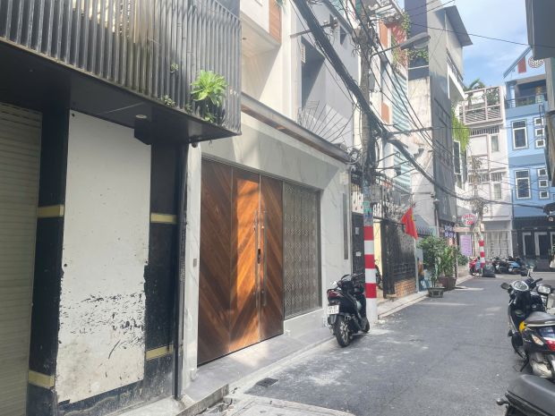 Chính chủ bán hxh lê thị riêng, p. bến thành, q.1. dt: 6705299