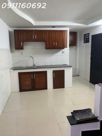 Chính chủ bán hxh số 4 cư xá đô thành, p:4, q.3. dt: 3.6 x 6706421