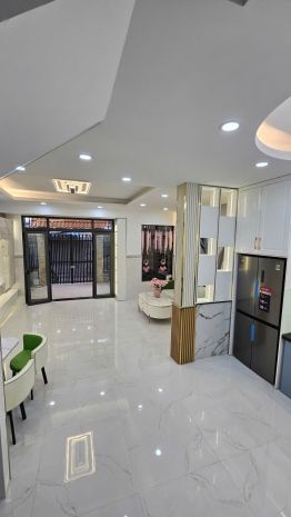 Sát mặt tiền trung tâm q7

 dường xe hơi cách nhà vài 6706518