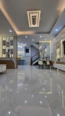 Sát mặt tiền trung tâm q7

 dường xe hơi cách nhà vài 6706519