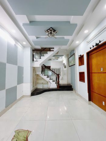 Sát mặt tiền có 50 m
xe hơi q4 
ngang 4.3 x 14 - 4 tấm 6706664
