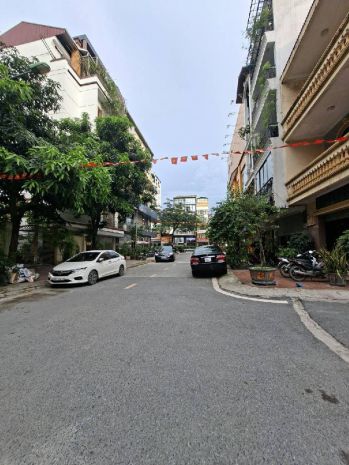 Hiếm có! nhà phân lô nguyễn văn cừ - ô tô tránh - vỉa hè - 6708209