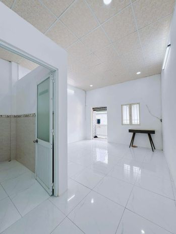 Sát mặt tiền trung tâm q4 
ngang 4.5 x16 m
nhà đúc bê 6709506