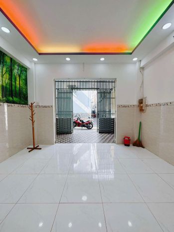 Sát mặt tiền trung tâm q4 
ngang 4.5 x16 m
nhà đúc bê 6709507