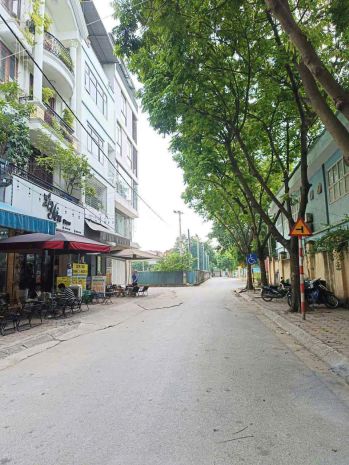 Nhà phân lô- sổ vuông đẹp- vỉa hè đá bóng- kinh doanh đa 6711610